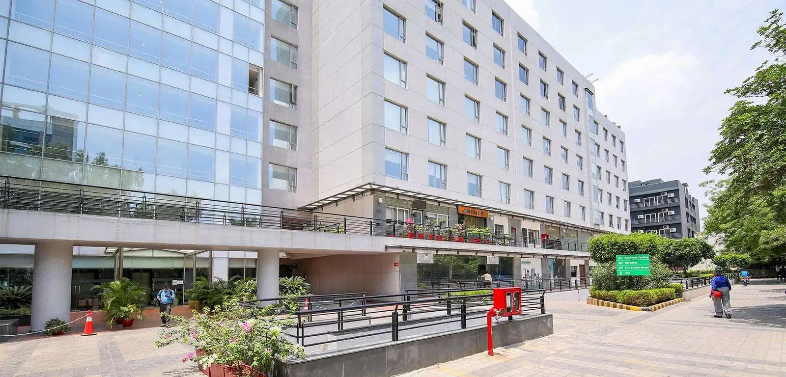 DLF Star Tower — Sector 30, NH-8